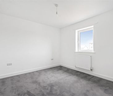 2 bedroom end of terrace house to rent - Photo 2