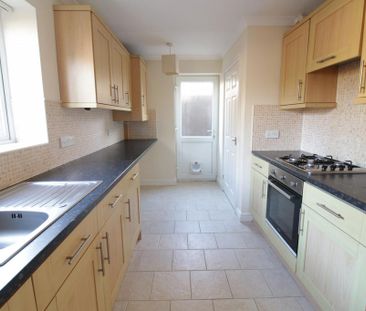 2 bedroom end of terrace house to rent - Photo 4