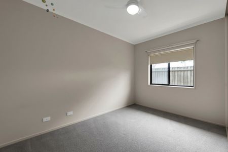 Spacious 4 Bedroom Family Home in Mawson Lakes - Photo 5