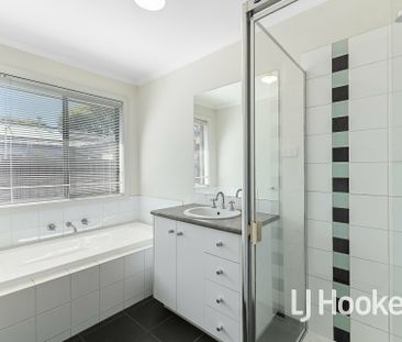 Lovely Three Bedroom Home - Photo 4