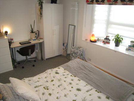 4 bedroom terraced house to rent - Photo 3