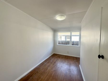 Renovated 3 bedroom home - Photo 5