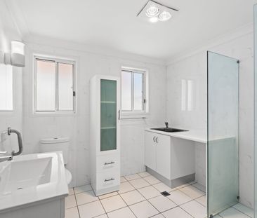 Charming Family Home in Erina Awaits! - Photo 6