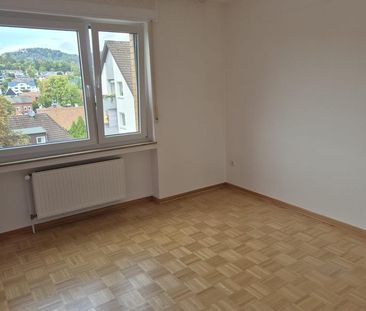 Helle 2-Zimmer Wohnung in IS.-Oestrich Balkon, Aufzug, Garage - Photo 1