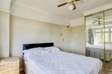 1 bedroom in a house share to rent - Photo 2