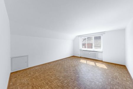 Preisgünstige Dachwohnung mit zeitgemässem Komfort - Foto 2