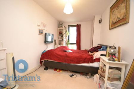 2 bed Flat for Rent - Photo 5