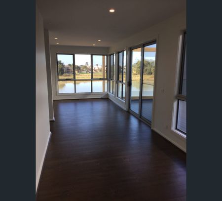 14 Luxe Terrace, Point Cook, Vic 3030 - Photo 2