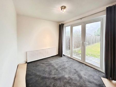 4 bedroom semi-detached house to rent - Photo 5