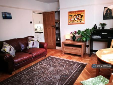 Studio to rent - Photo 2