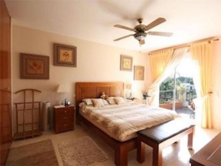 5 room luxury Villa for rent in Marbella, Andalusia - Photo 4