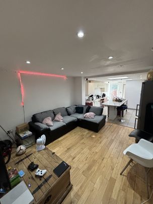 208 DAWLISH ROAD - Photo 1