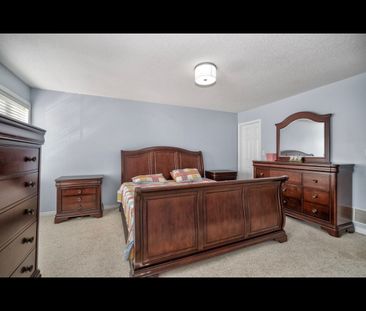 For Lease - 137 Palacebeach Trail, Hamilton, Ontario - Photo 4