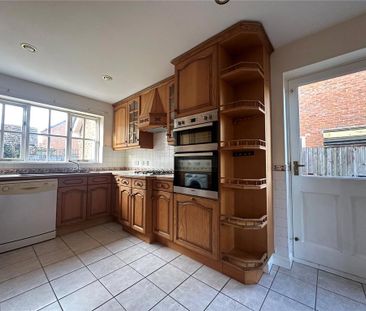 4 bedroom detached house to rent - Photo 4