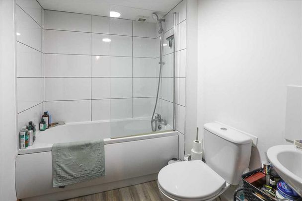 2 bedroom end of terrace house to rent - Photo 1