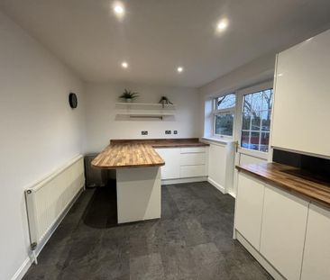 3 bedroom terraced house to rent - Photo 5