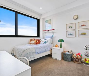 Luxurious Penthouse with Expansive Terrace Overlooking Parkland - Photo 5