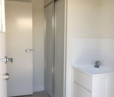 FAMILY HOME IN BEACONSFIELD HEIGHTS - Photo 6