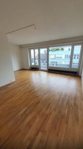 "Schöne 4,5-Zimmerwohnung im Gundeldinger-Quartier" - Photo 2