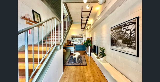 New York Style Tri Level Terrace with Parking - Photo 1