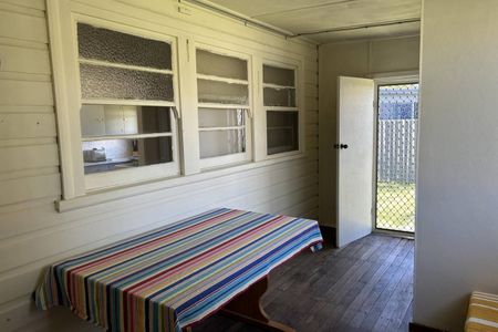 CHARMING 2 BEDROOM HOME IN PRIME LOCATION! - Photo 4