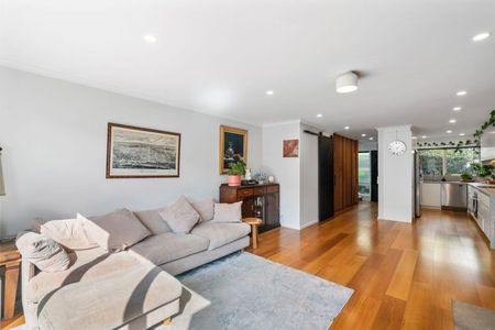 Sunlit and Spacious Windsor Townhouse - Photo 5