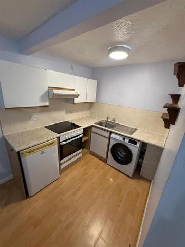 2 bedroom flat to rent - Photo 3