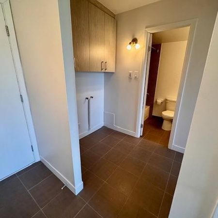 IMPECCABLE 3 1/2 FRAIS RÉNOVÉ - TOUT BÉTON - QUALITÉ/PRIX! - Photo 3