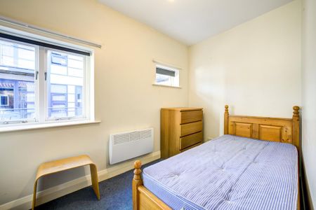 2 bedroom flat to rent - Photo 3