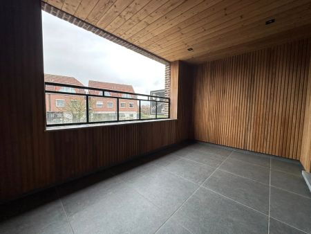 Prachtig, volledig gerenoveerd duplex appartement met 3 slaapkamers - Photo 2