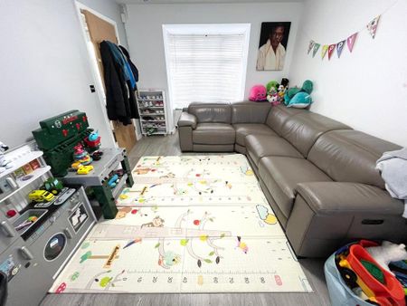 3 bedroom detached house to rent - Photo 2