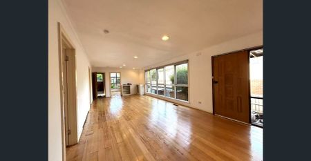 Spacious Family Home in a Prime Doncaster Location!!! - Photo 5