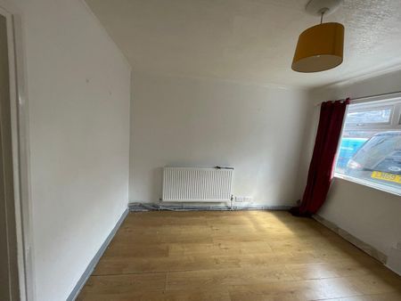 3 Bed End Terrace, Addington Road, CR0 - Photo 3