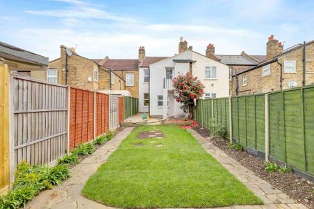 3 bedroom terraced house to rent - Photo 5