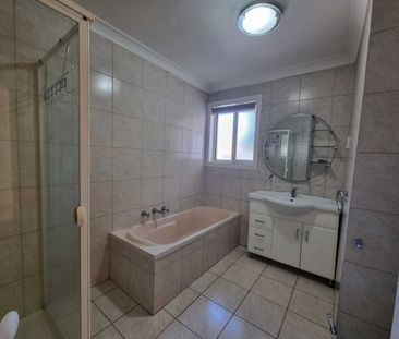 2/11 Studley Street, Mulgrave VIC 3170 - House For Rent | Domain - Photo 4