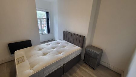 1 bedroom in a house share to rent - Photo 4