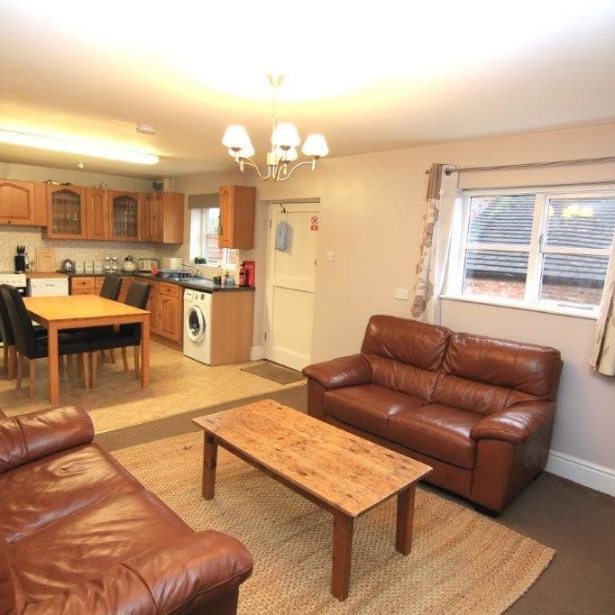 3 Bedroom Cottage, Chester - Photo 1