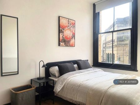 1 bedroom in a flat share to rent - Photo 5