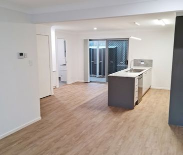 AVAILABLE 24/04/26 3 BED 2 BATH TOWNHOUSE WITH DUCTED AIR - Photo 6