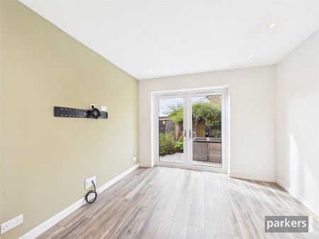 4 bedroom detached house to rent - Photo 2
