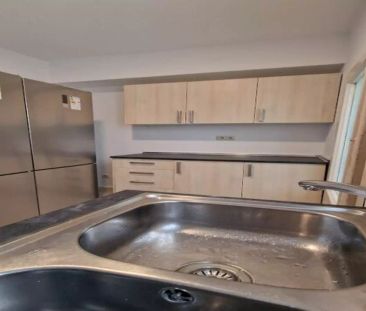 Room in a shared 6-bedroom apartment for rent in Sants, perfect for... - Photo 4
