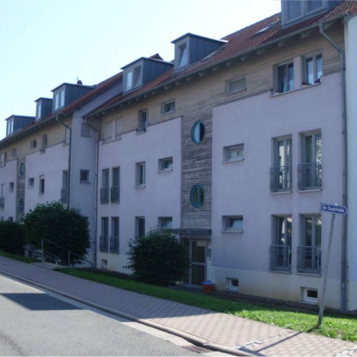 Buttstädt, Gemütliche 4-Raum-Wohnung mit Balkon im Dachgeschoss (ME19) - Photo 1