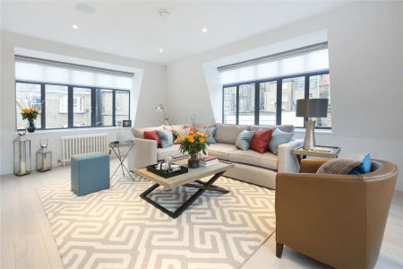 2 bedroom house in Knightsbridge - Photo 2