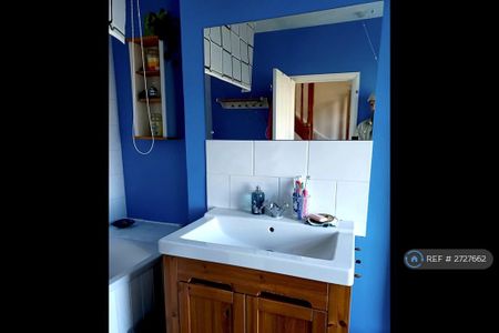 3 bedroom terraced house to rent - Photo 2