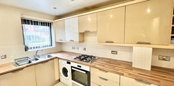 1 bedroom in a house share to rent - Photo 2