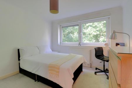 4 bedroom flat to rent - Photo 4