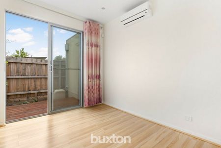 STUNNING TWO BEDROOM BEAUTY-6 MONTH LEASE - Photo 2