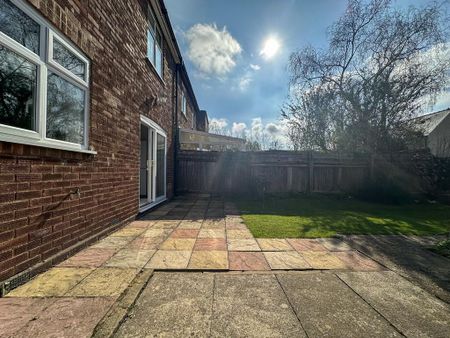 3 bedroom semi-detached house to rent - Photo 4