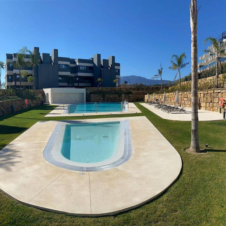 3 bedroom luxury Apartment for rent in Estepona, Andalusia - Photo 1