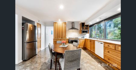 Private Garden Sanctuary With Family-Sized Living - Photo 4